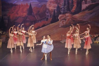 'Giselle' Balesi, Son Temsilini Kapali Gise Sahneledi