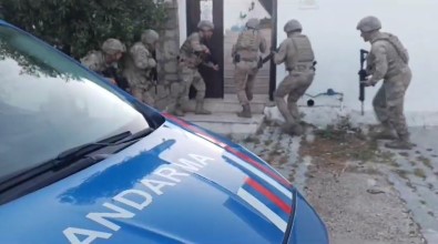 Izmir'de Dolandirici Sebekesi Çökertildi Açiklamasi Dev Operasyonda 11 Gözalti