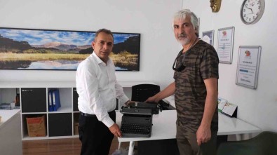 Kültürevi'ne 1950 Model Daktiloyu Bagisladi