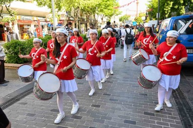 Usak'ta Engellilere Farkindalik Yürüyüsü Gerçeklestirildi