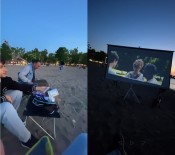 Yalova'da 3 Kafadar Plaji Açik Hava Sinemasina Çevirdi