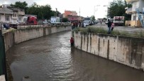 Dereye Düsen Kediyi Kurtaran Ögrenci Kendisi Mahsur Kaldi