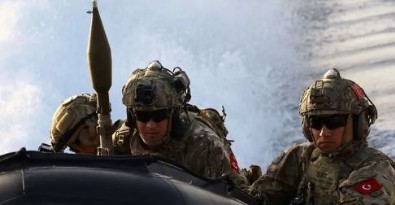 Dosta güven, düşmana korku! En geniş katılımlı Efes nefes kesiyor