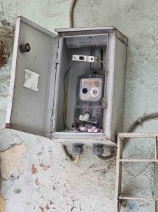 Elektrik Panosunda Kirmizi Reçeteli Uyusturucu Hap Çikti