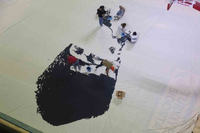 Gönüllü Gençlerden Dev Karografi Çalismasi