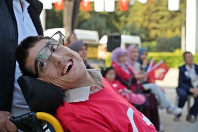 Özel Bireylerin Temsili Askerliginde Gurur, Sevinç Ve Gözyasi Bir Arada Yasandi