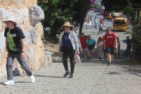 Turizm Kenti Alanya'ya Sezonun 2'Nci Yolcu Gemisi Demirledi