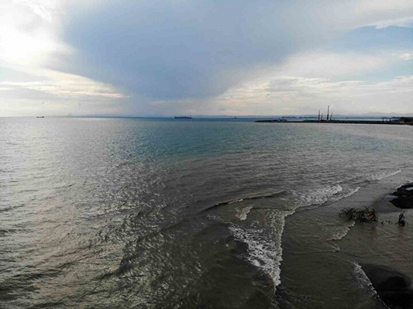 Hatay'da ürküten görüntü: Deprem habercisi mi? Denizin rengi değişti görenler hayret etti