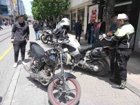 Eskisehir'de 52 Motosiklet Ve Motorlu Bisiklet Sürücüsüne Islem Uygulandi