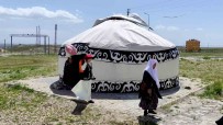 Kurduklari Otagda Kirgiz Kültürünü Tanitiyorlar