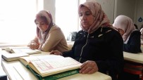 Tatvanli Ev Kadinlari Kur'an-I Kerim'i Ögreniyor