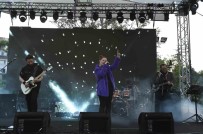 Besiktas Gençlik Festivali Konserleri'nde Gross Grubu Ve Paptircem Sahne Aldi