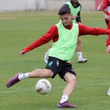 Karsiyaka'da Batuhan Kuru Profesyonel Oluyor