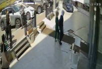 Bahçelievler'de 2 Kadin Hirsiz Altin Dolu Kasayi Alip Götürdü