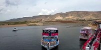 Bandirma Vapuru Hasankeyf'te Bayraklarla Karsilandi