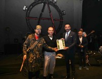 Besiktas Gençlik Festivali'nde Ozan Dogulu Ve Athena Sahne Aldi