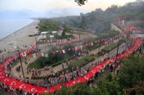 Binlerce Kisi 400 Metrelik Türk Bayragi Esliginde Yürüdü