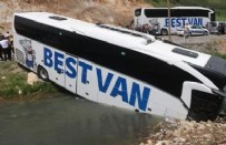 Bitlis Tatvan'da yolcu otobüsü dereye uçtu: 7 yaralı
