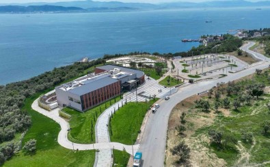 Manzarali Kütüphane Gençlere Armagan Edildi