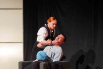 Trafik Kazasi Geçirdiler, Hastaneden Sahneye Kostular