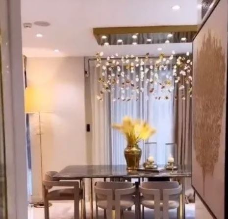 Dayalı döşeli lüks villasına bakın!