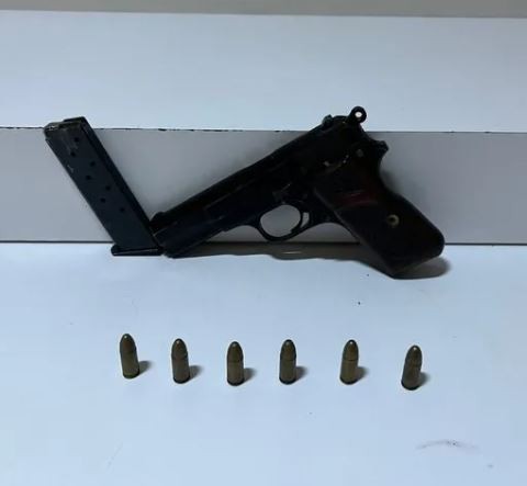 İstanbul Karaköy’de alacak verecek kavgası: Avukat kuzenine bıçakla saldırdı!