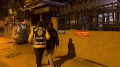 Beykoz'da Makas Atarak Önündeki Araci Sikistiran Sürücü Kamerada