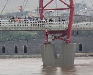 Cizre'de Köprüden Nehre Atlayan Kadin Botla Kurtarildi