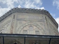 Hac Kurasi Bekleyenler Önce Bu Türbeyi Ve Camiyi Ziyaret Ediyor