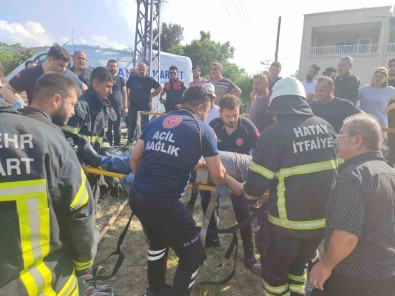 Hatay'da Panelvan Ile Otomobil Çarpisti Açiklamasi 4 Kisi Yaralandi