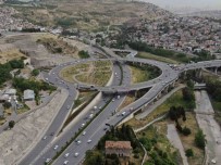 Izmir'de Sürücülere 'Survivor'i Yasatan Dev Kavsak