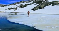 Uludag'da Buz Tutan Gölde Yüzdüler