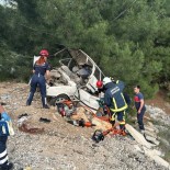 Antalya'da Otomobil Uçuruma Yuvarlandi Açiklamasi 1 Ölü, 3 Yarali