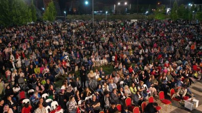 Balikesir'de Gençlik Festivali Konserleri Büyük Ilgi Gördü