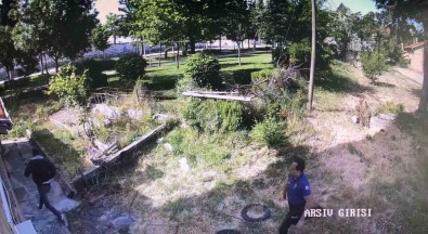 Burdur'da Yasli Adamin Dövülüp Gasp Edilme Anlari Güvenlik Kamerasina Yansidi