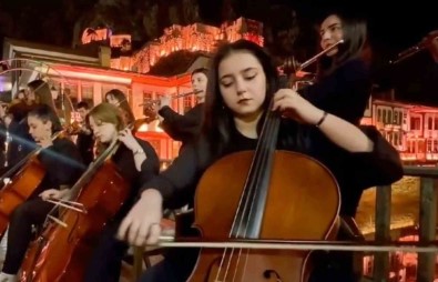Milli Egitim Bakanligi, Ögrencilerin Çaldigi Istiklal Marsi'ni Amasya Görüntüsüyle Paylasti