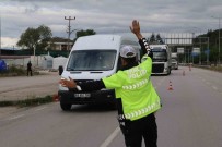 Tasova'da Polis Yük Tasiyan Araçlari Denetledi