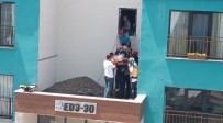 Pencereyi Silerken Apartman Bosluguna Düserek Agir Yaralandi