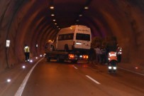 Sinop'ta Traktör Ile Yolcu Minibüsü Çarpisti Açiklamasi 11 Yarali