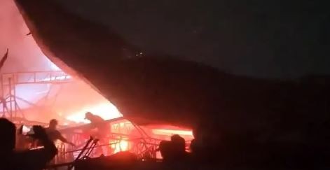 Korkunç olay! Parti sırasında sahne çöktü