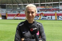 A Milli Kadin Futbol Takimi, Erzincanlilarin Destegiyle Azerbaycan'i Yenmek Istiyor