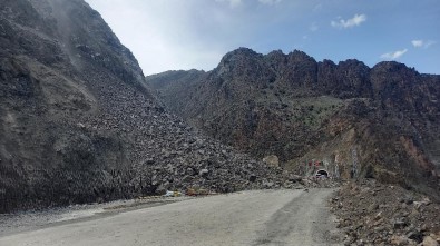 Artvin-Erzurum Karayolu Heyelan Nedeniyle Kapandi