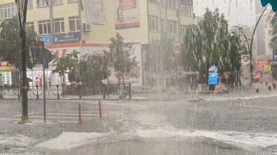 Isparta'da Dolu Yagisi Etkili Oldu, Sürücüler Zor Anlar Yasadi