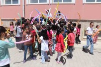 Malatya'da Okul Okul Gezip Ögrencileri Eglendiriyorlar