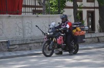 Taylandli Turist Türkiye'yi Motosikletiyle Sehir Sehir Geziyor