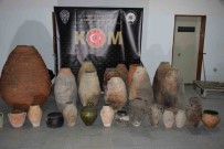 Amasya'da Devriye Gezen Bekçiler Fark Etti, Minibüste 26 Tarihi Küp Ele Geçirildi