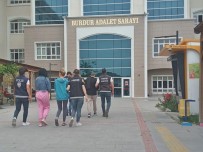 Burdur'da Durdurulan Araçta Uyusturucu Çikti, 4 Süpheli Tutuklandi Haberi
