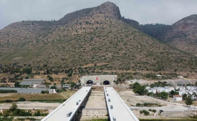 Dev Projede 16 Tünel, 8'Er Viyadük Ve Köprü Hizmete Girdi