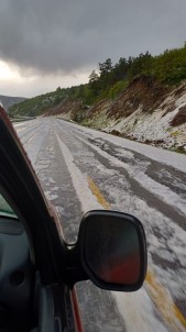 Dolu Yagisi Pekün Dagini Beyaza Bürüdü