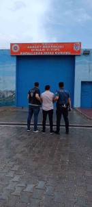 Yagma Suçundan Hapis Cezasiyla Aranan Sahsi Polis Kiskivrak Yakaladi